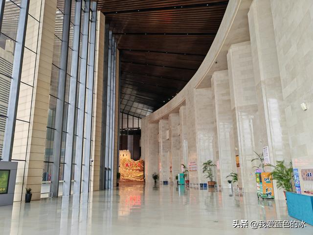 参观保定市博物馆，看到这个展厅，就觉得这个博物馆档次不够高