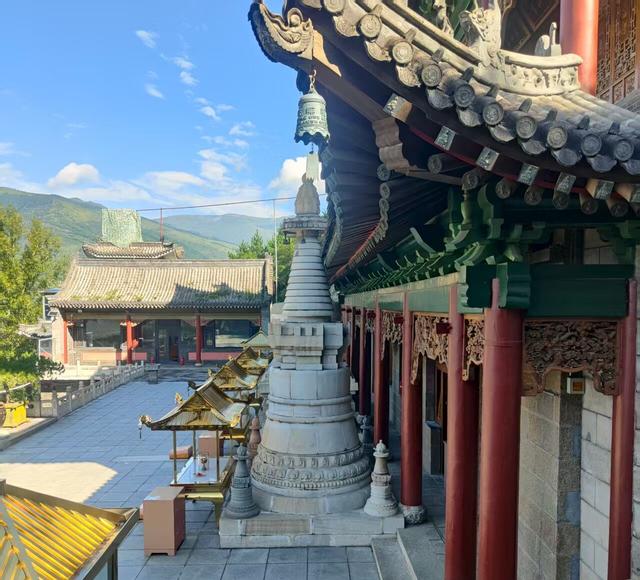 登五台山黛螺顶