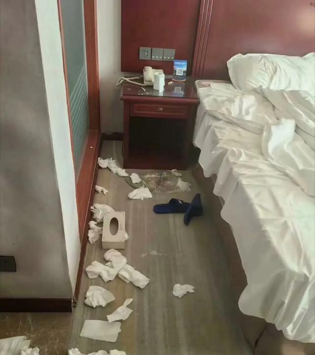 为什么现在酒店退房都不再“查房”了？内部员工说出实情：明白了