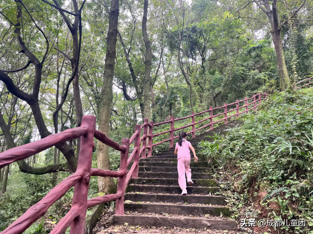 周末去什邡，带娃爬李冰治水的山，嗦一碗熟浆米粉