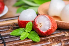 广东已有200多吨“冻眠荔枝”上市！冷冻十月仍新鲜如初图片