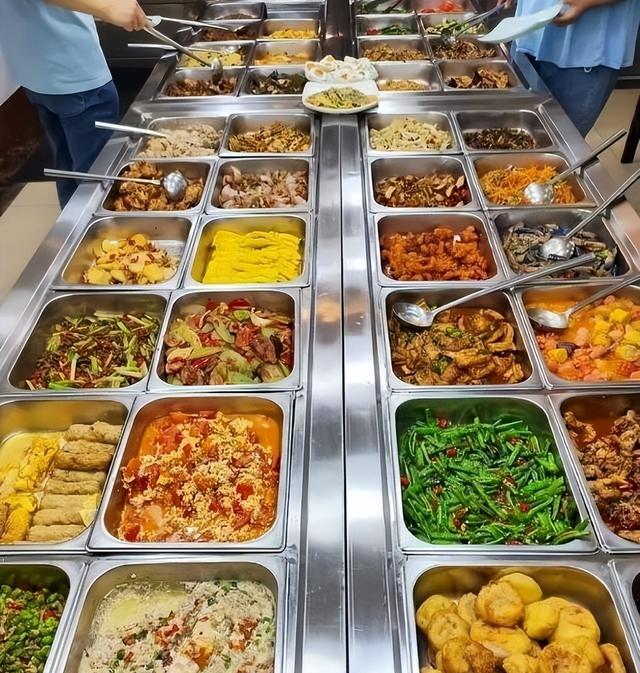 北京下死命令了：在2027年底前	，所有中小学必须告别“校外配餐	”