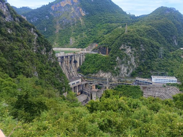 偶遇水电八局乌江渡水电站烈士陵园