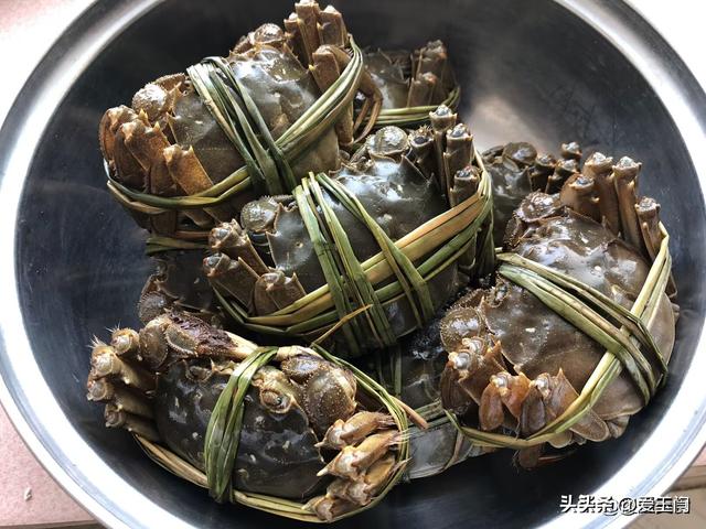 蒸螃蟹要多长时间才熟？牢记3个时间点，不掉腿不流黄，蟹肉鲜嫩