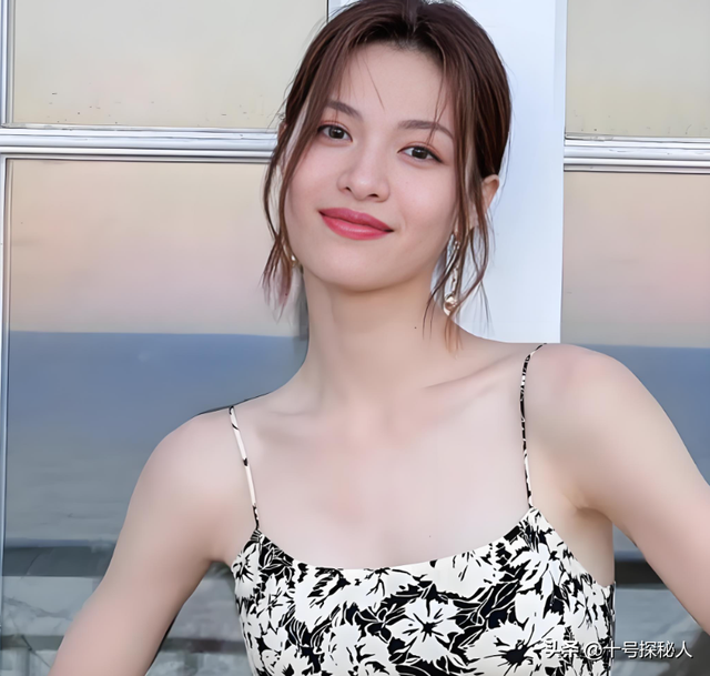 传与李现热恋，又传甩掉张云龙，被称“内娱萧亚轩”的她有多绝？
