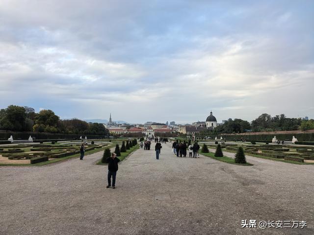 欧洲行第7天：参观世界文化遗产梅尔克修道院，逛维也纳和美景宫