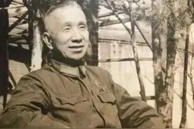 粟裕逝世后，一南京军区副司令员指示：不要对粟裕遗孀过于热情图片