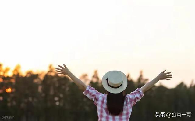 不要和任何人走的太近一一记住，是任何人
