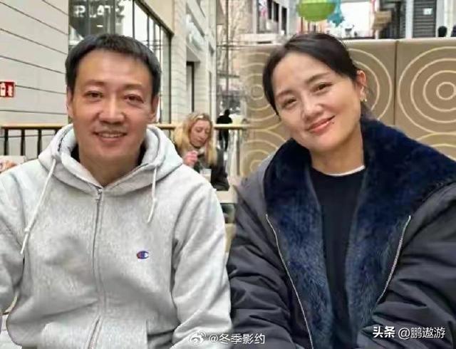 辛柏青消失五个月现身一个举动败坏好感，身边长发美女引人热议