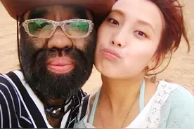 “毛孩”于震寰：42岁娶90后娇妻，儿子出生那刻，他跪在医院大哭图片