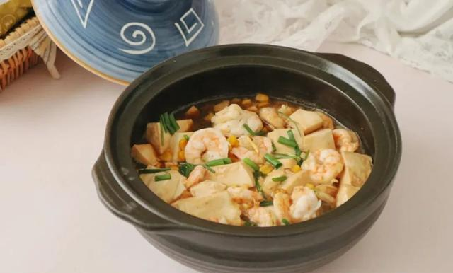 这3种食材一锅焖，天冷就适合吃这道菜，鲜嫩入味；全家都爱吃