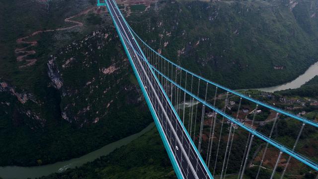 地球裂缝上的奇迹：花江峡谷大桥，横竖都是第一的工程传奇