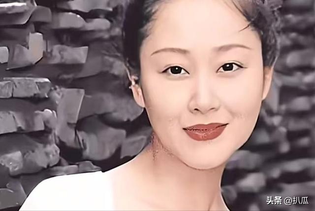 被丈夫出轨8次，被闺蜜无情背叛，43岁抑郁后在家中烧炭自尽