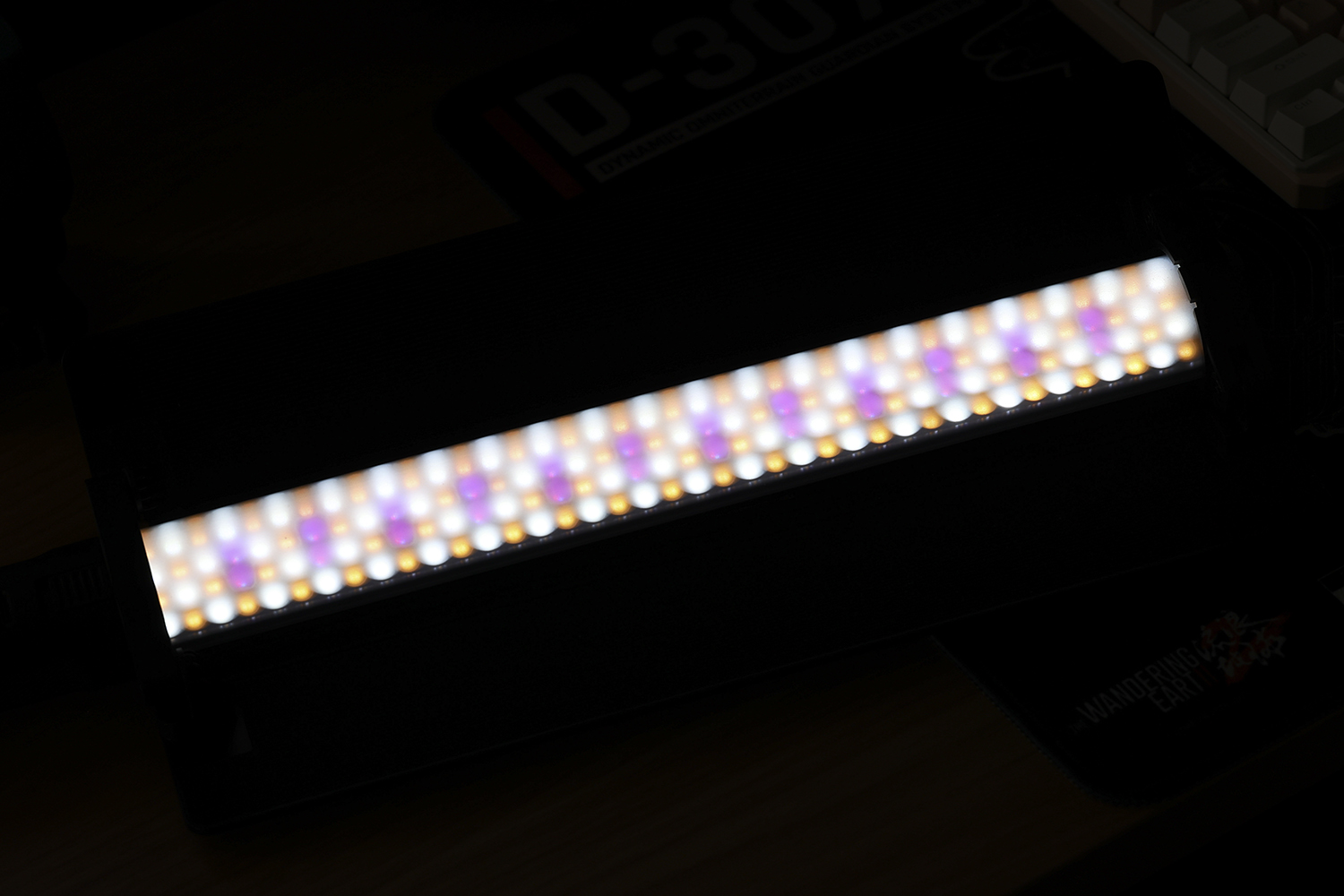 小巧精致易携带,神牛LC500Rmini棒灯轻松布光