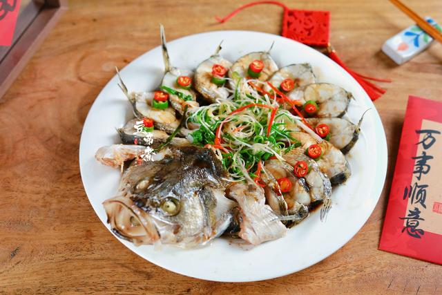 清蒸鱼要好吃，必须具备色香味，也就是一造型、二食欲、三味道