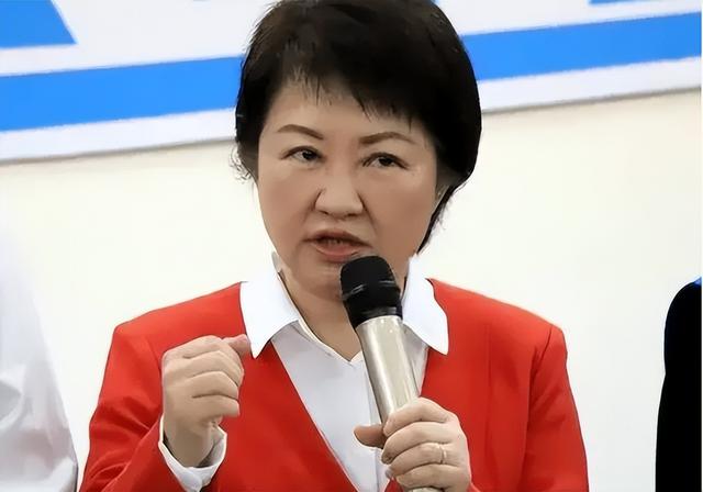洪秀柱刚观礼完9·3阅兵，岛内支持度大反转，台当局矛头对准新北