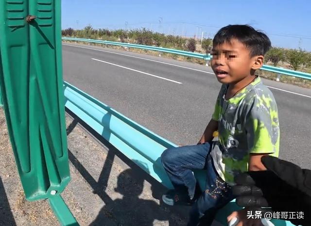 亲爹把儿子扔新疆国道上！妈妈烈日徒步1.5公里寻找，后续很寒心