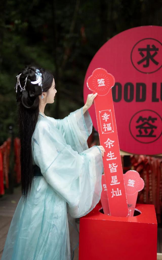 就读于黄山市的大一新生看过来，这里免门票！杭州南京市民门票半价！