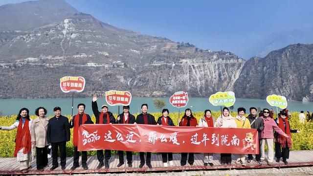 陇上春先至，花田“乐”未央！这场油菜花田音乐会奏响春日浪漫