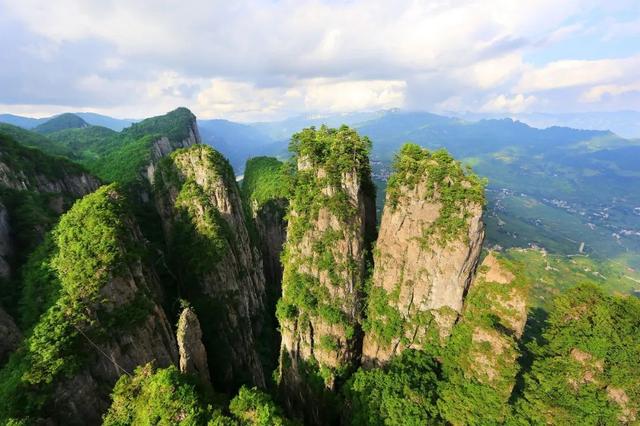 外交部赵立坚微博力荐恩施大峡谷，世界地质奇观邀您探秘！