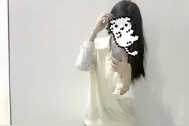jk美女 对镜拍 白丝过膝袜 美腿姐姐激情四射 魅力十足 大白腿图片