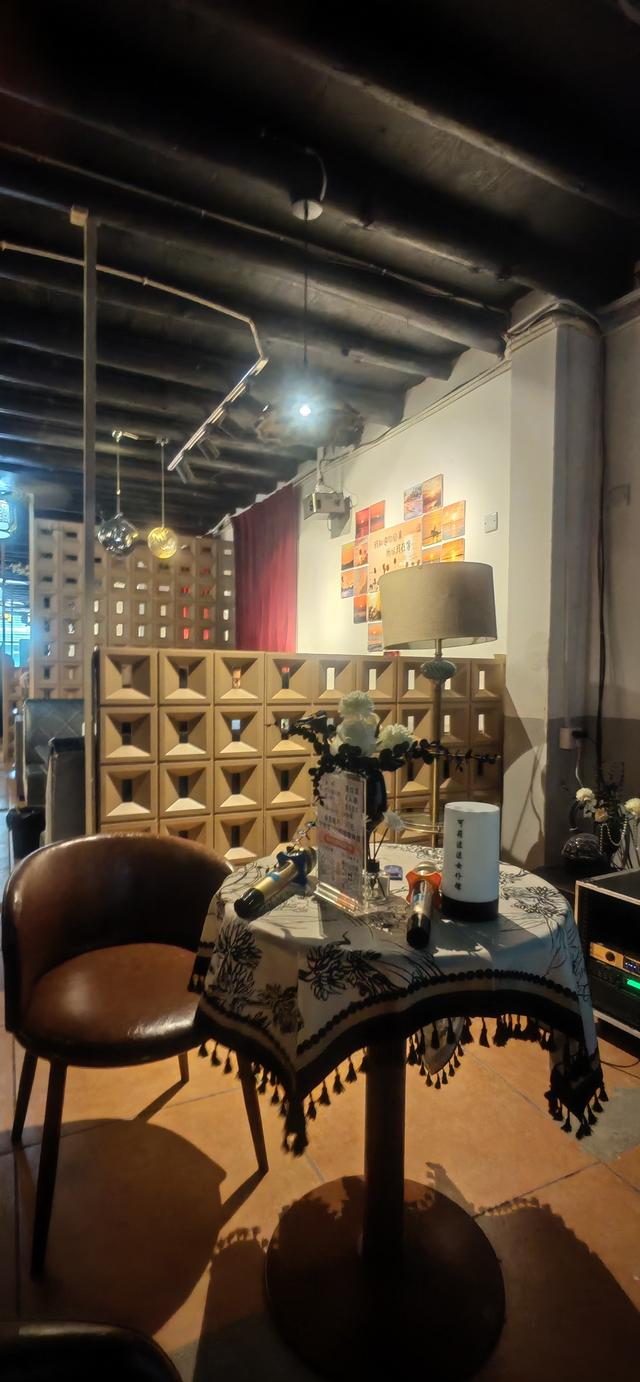 可莉沫沫女仆日咖夜酒馆：大学城里的梦幻次元空间