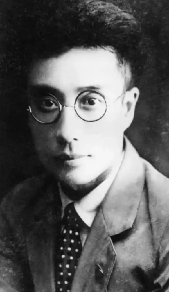 女叛徒随蒋叛逃台湾，1981年高调回国，老同学一句话令她无地自容