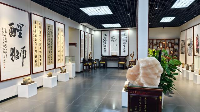 襄阳双节文旅新体验：金寨诗乡与襄水夜市焕新活力