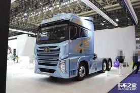 武汉车展上最舒适重卡？鹰途头等舱6平米驾驶室给你大床房的体验图片