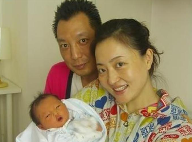 她曾苦恋王志文四年，与沙桐结婚1年就闪离，嫁圈外普通人很幸福