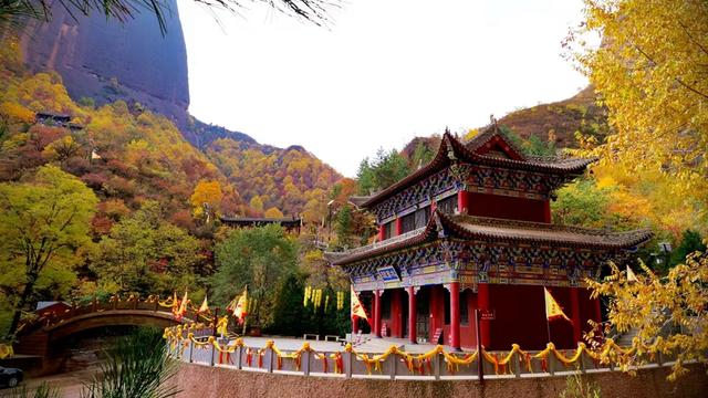 武山：五彩秋日胜春朝