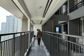 “连廊户型”饱受诟病，为何还有人买？喜欢的和讨厌它的，各一半图片