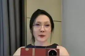近日一位杭州女富婆因为买华为三折叠手机遭视频网爆图片