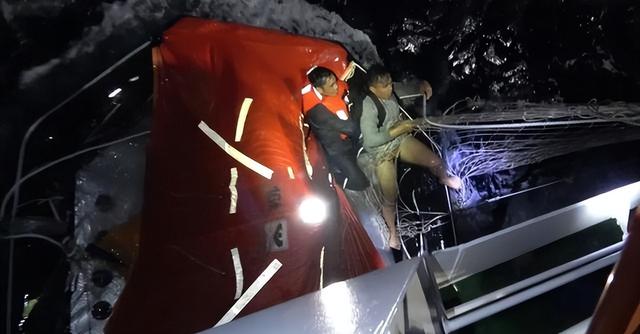 中方彻底摊牌：12人同进退，只要马科斯点头	，使馆关闭，立马走人