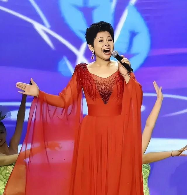 63岁董文华不再沉默，揭露当年被“封杀”原因，原来我们错怪她了