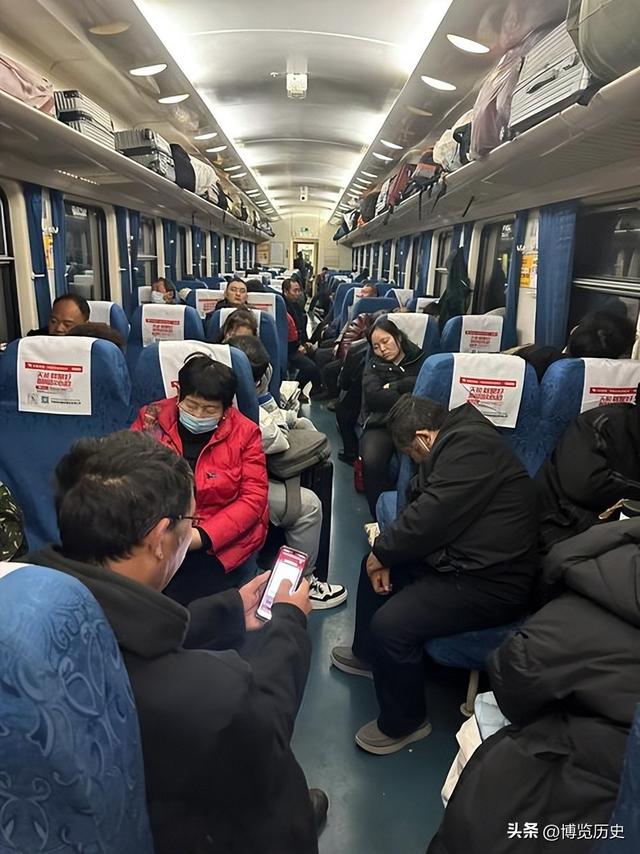 明明高铁更快，为啥还有人守着绿皮火车跑一夜，答案比你想的现实