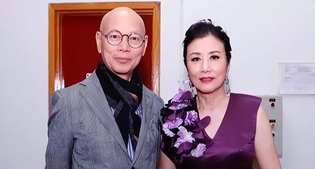 终于发火了！汪明荃指责老伴罗家英：胡说八道，大嘴巴，不尊重我