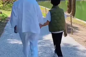 小玥儿和霖霖回北京，和张兰逛公园，和后妈做手工，走出丧母悲痛图片