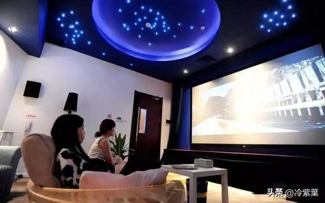 499隔衣服摸胸！私人影院暗藏涉黄：299元起步撕丝袜，还有更过火