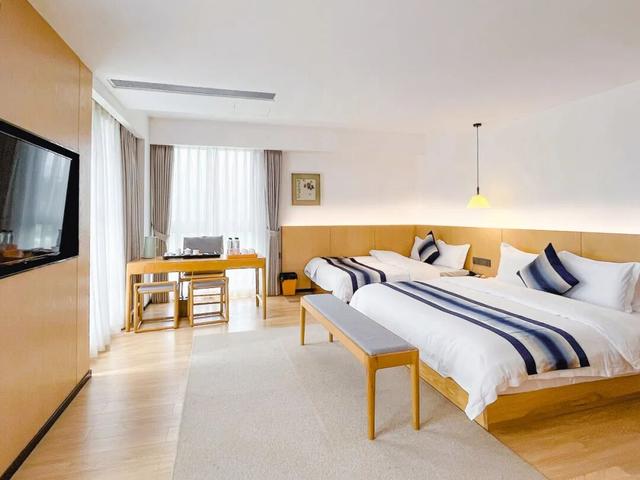 5分钟到达新兴南站！凭高铁票住房享9折优惠、泡汤泉低至¥48元/人！来禅域小镇玩转两天一夜！