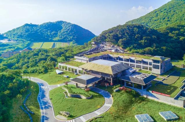 金佛山邀重庆工业职业技术大学（南川校区）全校师生解锁山水美景~