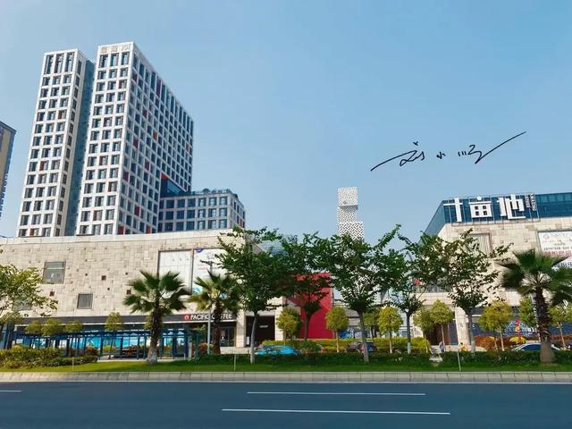 广东佛山新城地标“引争议”：有人觉得设计亮眼，有人吐槽太丑？