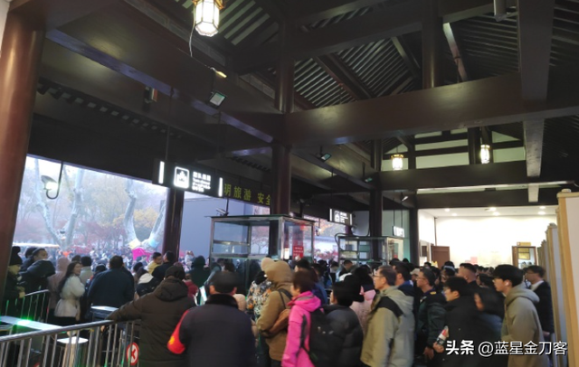 栖霞山下五重门，各有各的守护神
