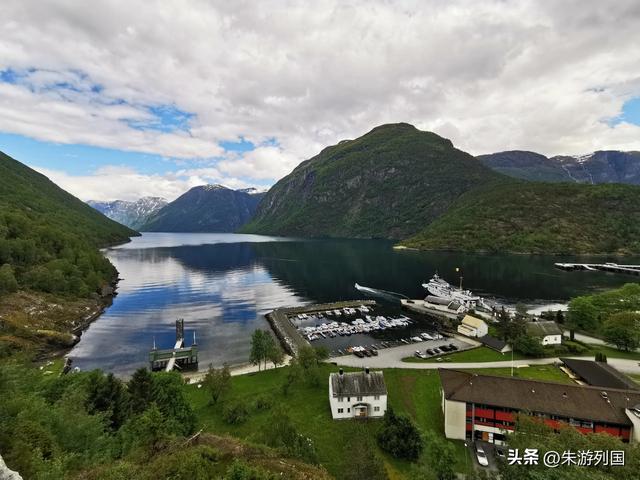 在挪威峡湾，一天三次轮渡，带来的震撼体验
