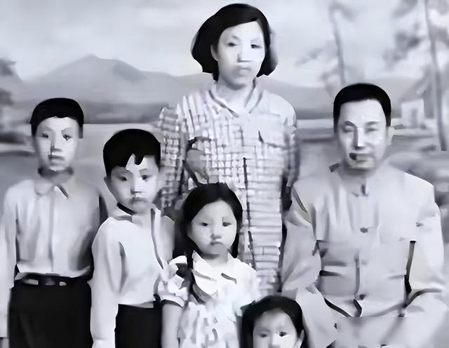 她15岁入党，18岁和主席成亲	，如今仍健在，却几乎不出来露面