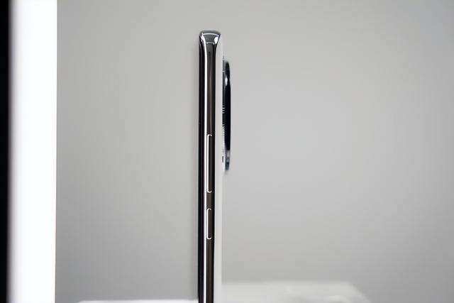 Redmi Note 14 Pro：千元机市场的“全能水桶机”新标杆