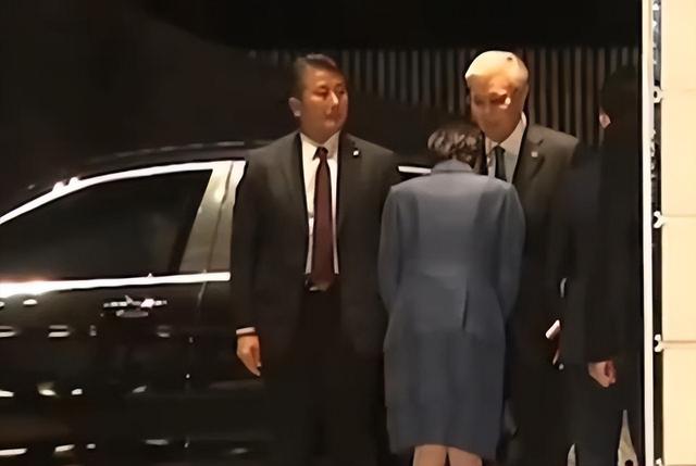 日本天皇亲自出山，对中国的反击正式开始，高市早苗憋出了一妙计