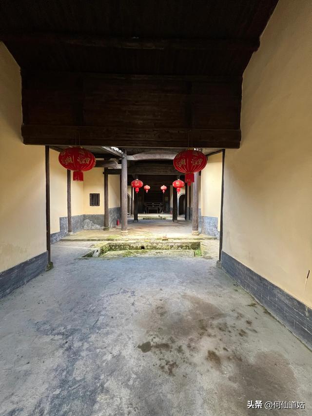 龙南乌石围村