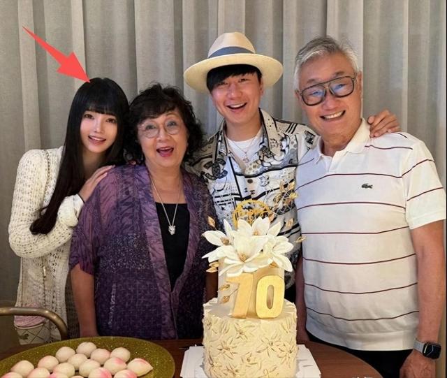 2026刚开始曝3个大瓜！睡遍男星、人体盛宴、厌恶农村人个个离谱