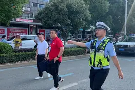 全程仅用5分钟 应城交警帮考生“提速”补办高考准考证图片